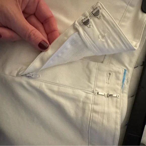 J McLaughlin NWOT White Scalloped Hem Shorts Size 12 - Picture 5 of 5